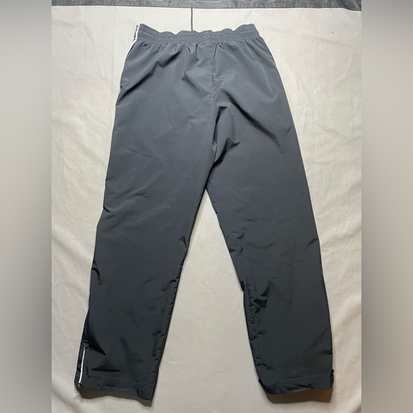Under Armour Men's Loose Fit Windbreaker Pants Size L Black Mesh Lined Athletic - Picture 2 of 8